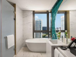 HUALUXE Shanghai Changfeng Park by IHG