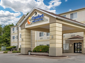 Comfort Inn & Suites East Moline near I-80