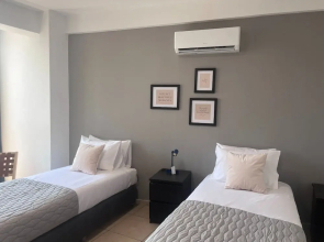 Phaedrus Living: Hoopoe Residencies 205