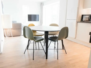 Spacious 1-bed w Private Terrace