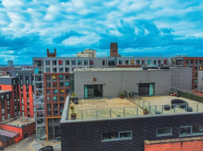 5 Bedroom 3 Bathroom Penthouse Apartment