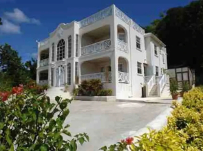 Mullins Heights Villa- 4Bed Penthouse