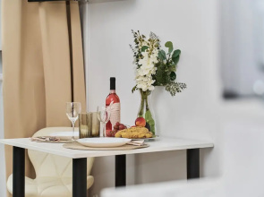 Studio Wrocław Fabryczna by Renters