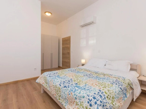 Beautiful Home in Muline With Wifi and 4 Bedrooms