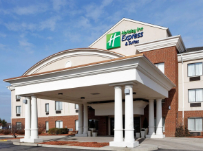Holiday Inn Express & Suites Lancaster by IHG