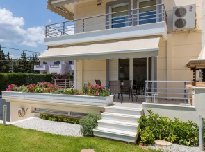 Bright & Spacious two-floor Family Garden Home
