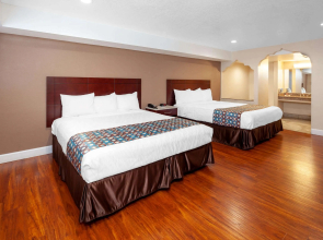 Travelodge by Wyndham Harbor City
