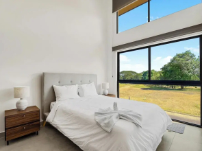 8 min walk to Beach Pool & Golf