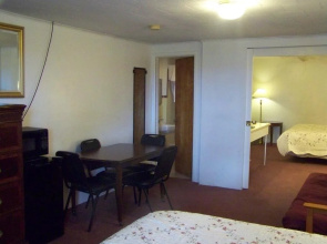 Golden Knight Inn and Suites