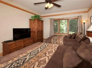 Ski In 2 Bedroom at Chateaux Dumont Keystone