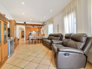 Villa - 7 Bedrooms with Pool and WiFi - 106439