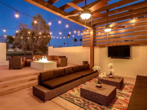 690 Avenida Laredo