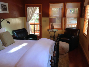 Elliott House Boutique Inn