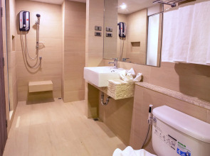 B2 Bangna Premier Hotel