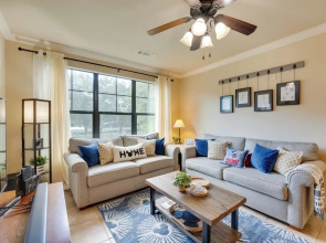 9 Mi to Disney: Davenport Condo w/ Community Pools