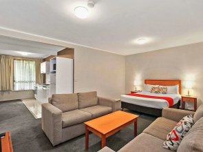 Knox International Hotel & Apartments