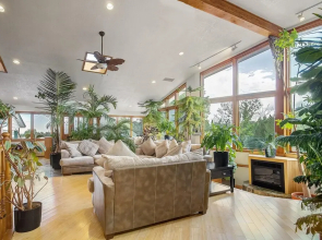 Stunning One of a Kind Tropical Zen Paradise!