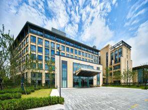 Q-Box Hotel Shanghai Sanjiagang