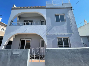 Spacious Villa. Large Rooftop. 4 Bedroom Sleeps 8