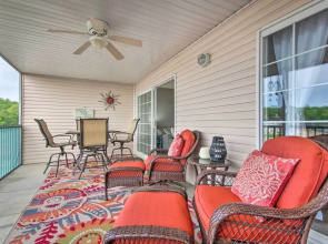 Screened Balcony w/ Views: Sleek Lake Ozark Gem!