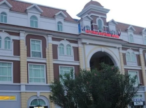 Khollywood Hotel