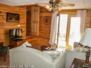 Sunset Ridge 3 Bedroom Apartment by Mountain Laurel Cabin Rentals