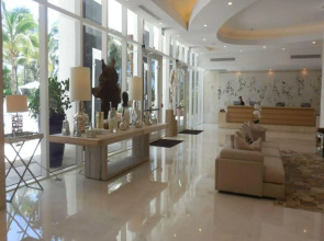 Отель Grand Beach Hotel Surfside West