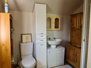 Entire Cottage- suit couple or family 2, max 5