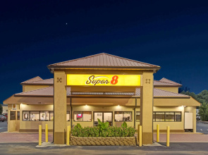 Super 8 by Wyndham Suwanee