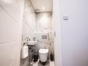 The Coach House - Modernised 1 Bedroom Flat, moments from the beach