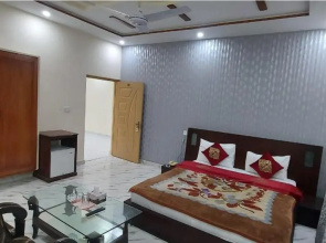 Family Guest House in Garden Town