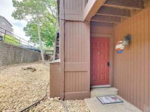 Osage Beach Condo Pools, Boatslip and Pickleball
