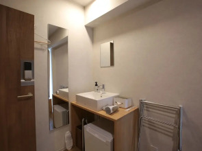 OHWA hostel minowa station