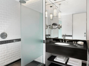 Top High Airport Link Hotel