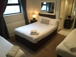 The Midway Bar & Guesthouse