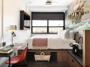 Отель The Revolution