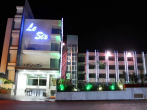 Le Six Resort Hotel