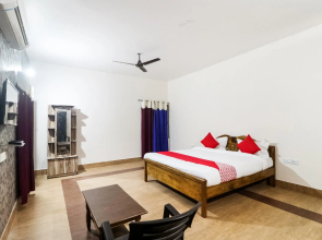 Purple Villa by OYO Rooms