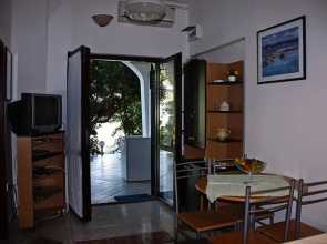 Maestro - 30m From the Beach & Parking - A1