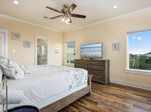 Viewtastic 3 Bedroom Home by RedAwning