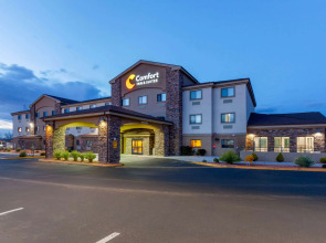 Comfort Inn & Suites Page at Lake Powell