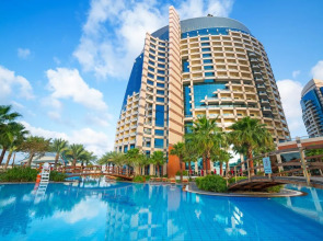 Отель Khalidiya Palace Rayhaan by Rotana 