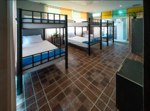 Eclipse Hostel and Bar