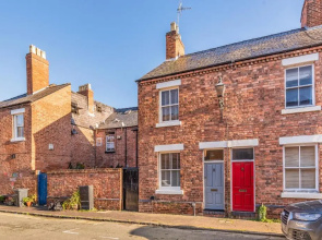 Chester City Centre Cottage, Sleeps 6 with FREE Parking