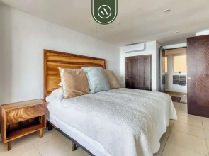 Amazing 3 BR Penthouse With Beachclub