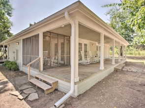 Lovely Pottsboro Home w/ Patio & Fire Pits!