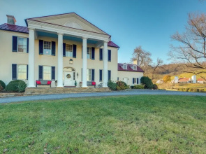 Elegant Paris Manor w/ Private Pool!