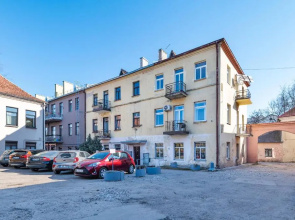 Retro Studio Old Town Apartment by Hostlovers