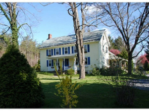 Le Petit Chateau Inn