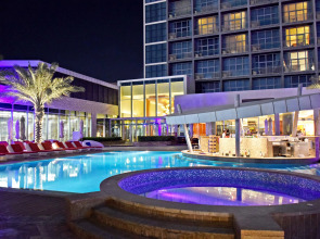 Отель Yas Plaza Circuit